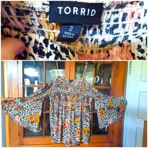 TORRID 2X  cold shoulder top